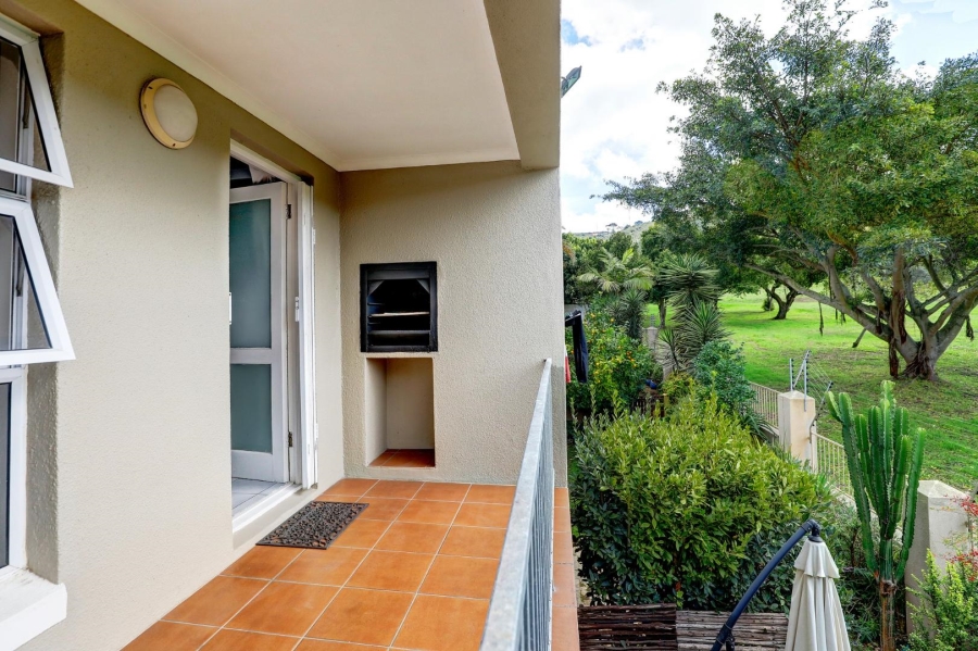 2 Bedroom Property for Sale in Loevenstein Western Cape